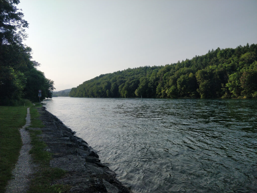 Blick vom Zeltplatz Fluss abwärts