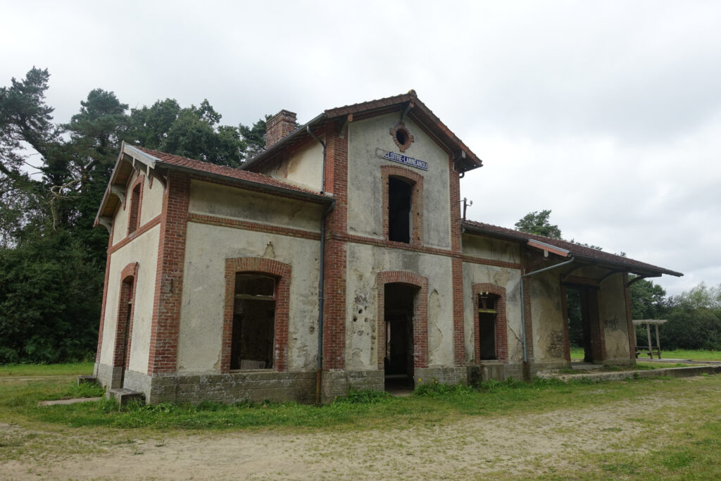 Ruine vom Bahnhof Kermeur