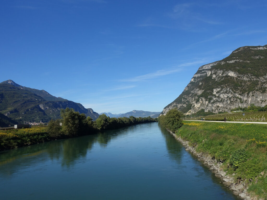 Die Etsch kurz vor Rovereto.